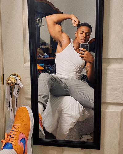 siahaartis 1590955232 2321423206388633480 2173074178.jpg