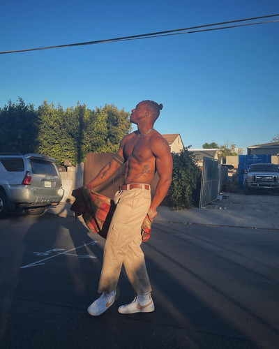 siahaartis 1606608679 2452733832832817553 2173074178.jpg