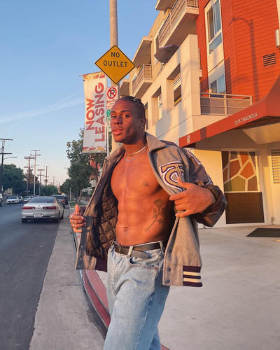 siahaartis 1606351147 2450573496738594033 2173074178.jpg