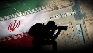 الاحتلال يعلن اعتقال مستوطن من كريات يام شمال فلسطين المحتلة، بتهمة التجسس لصالح إيران وقيامها بتصوير مواقع حساسة في الاحتلال بمساعدة زوجته التي تخدم ...