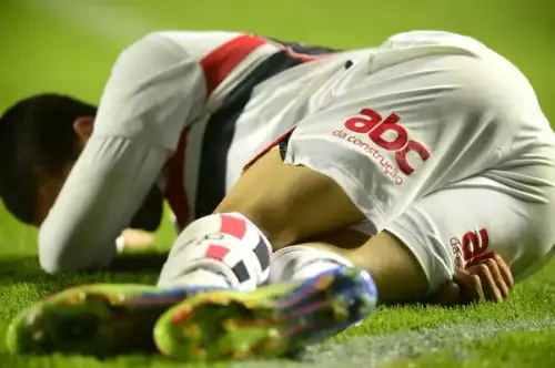 São Paulo enfrenta crise: 70% do elenco tem histórico no departamento médico, revezando lesões e incertezas