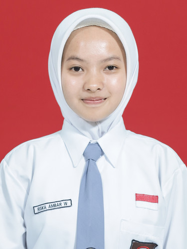 RISKA AMBAR W.jpg