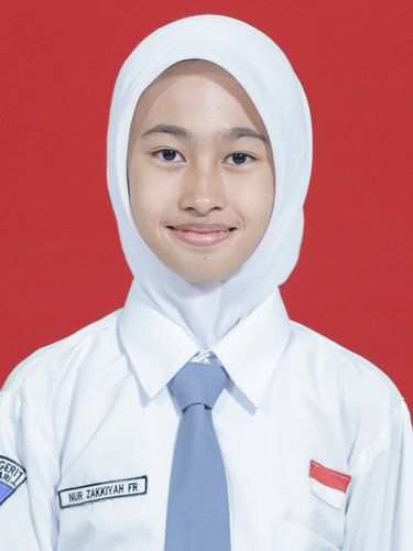 NUR ZAKKIYAH F. R.jpg