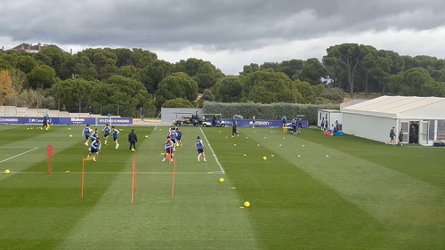 YVxQ6LAKwvnXGw b.jpg