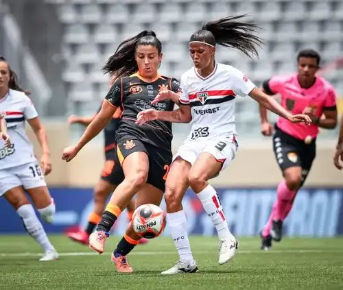 Corinthians e São Paulo se enfrentam em semifinal decisiva do Paulistão feminino; onde assistir?