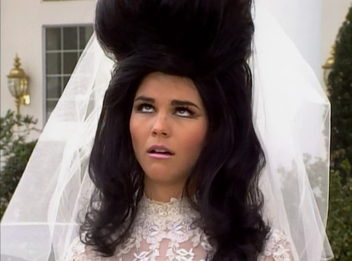 Full House s4e14 Working Girl Lori Loughlin faint 1.jpg