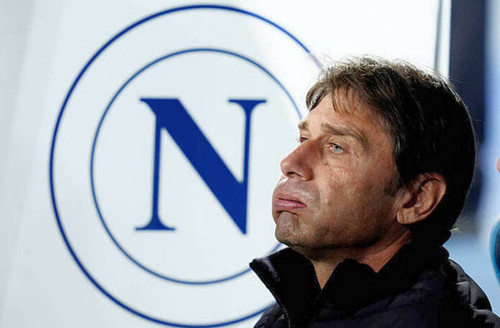 Ekspresi Antonio Conte saat Napoli melawan Cagliari di Coppa Italia Getty Images 696x456.jpg