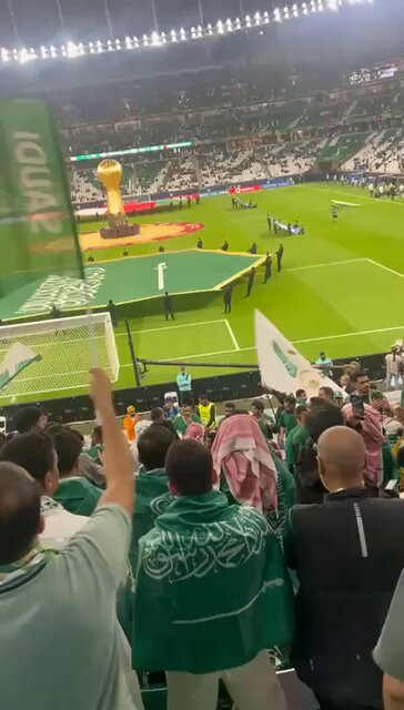 HeV37M1iAQzyG1sI.jpg