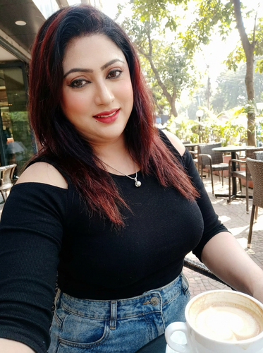 Firefly Gemini Flash create random and realistic while look hot. 471539.png