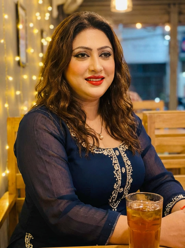 Firefly Gemini Flash create random and realistic while look hot. 818487.png