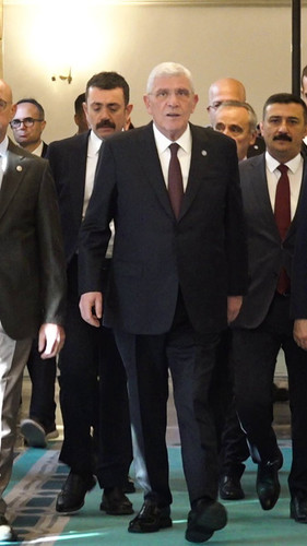 vf p33U89UQNog3Y.jpg