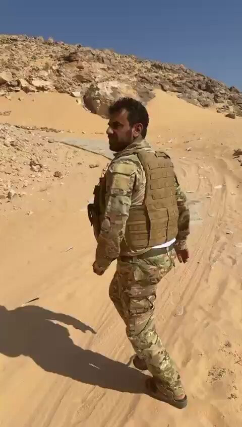 R4 8 hf4T5I4Bjfs.jpg