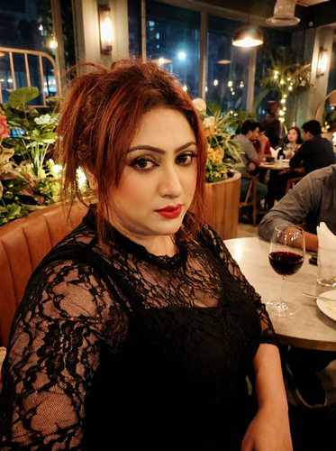 Firefly Gemini Flash create random and realistic while look hot. 335599.png