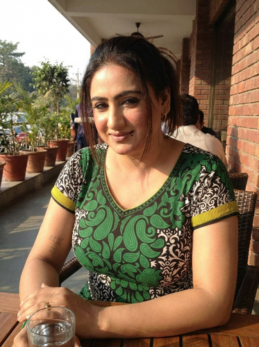 Firefly Gemini Flash create random and realistic while look hot. 471539 (1).png