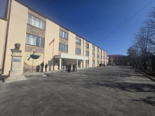 595487206 1166318292323667 660921824361617031 n.jpg?stp=cp6 dst jpegr s590x590 tt6& nc cat=107&ccb=1.jpg