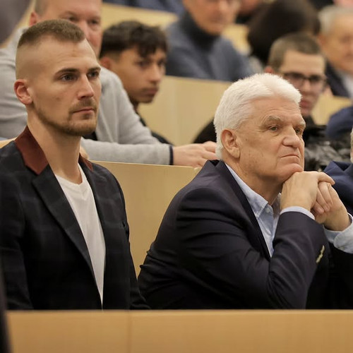 594527410 1379885330171112 3761414472902110803 n.jpg?stp=cp6 dst jpg s590x590 tt6& nc cat=107&ccb=1 .jpg