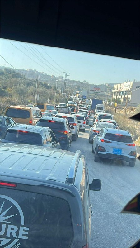 الاحتلال يواصل فرض تشديداته ويغلق حواجز عدة في محيط مدينة رام الله...