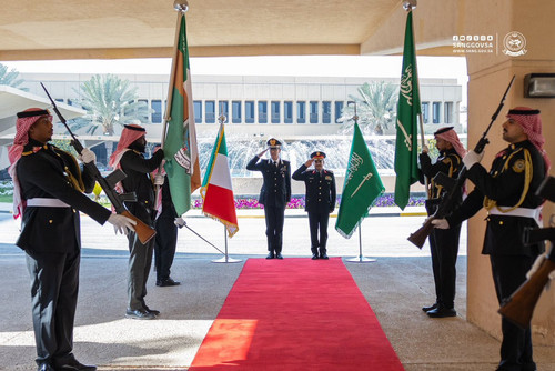 G7RC8DpXMAACi0T.jpg