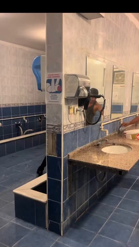 FByi9Nr4j50rUrXI.jpg