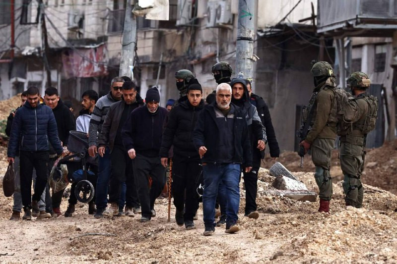 القناة ١٥ الإسرائيلية تكشف عن خمسة شروط للاحتلال لإعادة سكان مخيمات شمالي الضفة المهجرين منذ بداية العام: 1- شطب مصطلح "لاجئ" من تعريف سكان المخيمات، ...