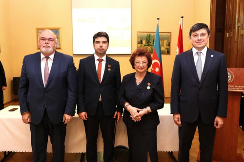 G7Pkg4qWIAAz38X.jpg
