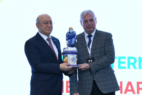 G7Oy6yCWcAAKGEV.jpg