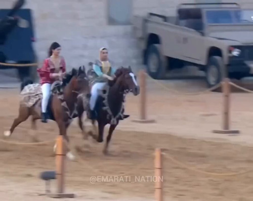 r7b 57BzrURVefvc.jpg