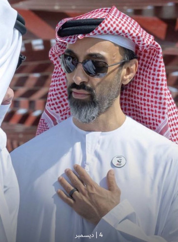 G7TBec8akAAl6vJ.jpg