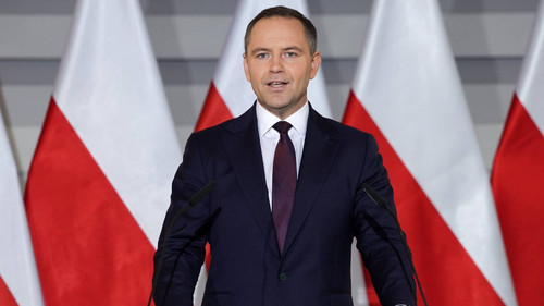 G7RZIFka0AA83zv.jpg
