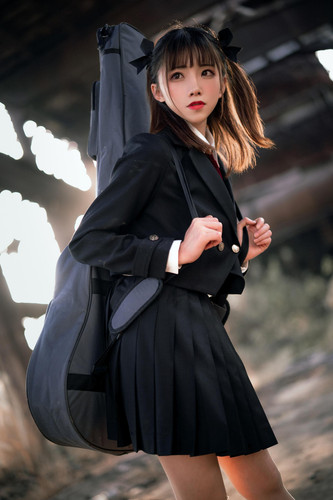 tiku 273695da156e97cacd20eda83e979aa1b01bad55a6e97f6ba648c2205e142ba2