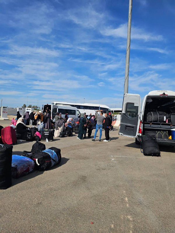  متابعة | وصول مرضى قطاع غزة الذين تم ترحيلهم قسرًا من القدس إلى معبر كرم أبو سالم...