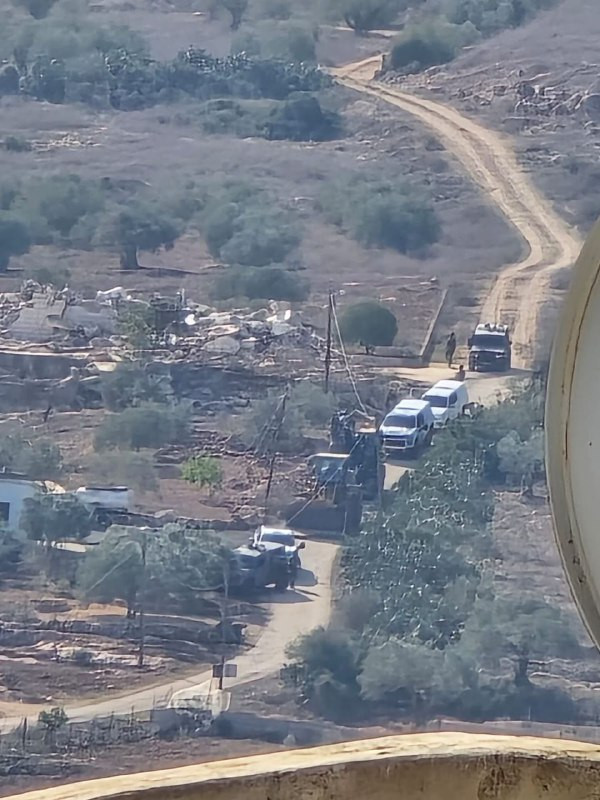 آليات الاحتلال تقتحم منزلًا ومنشأة في بلدة جلبون شرق مدينة جنين وتبدأ بهدمهما....