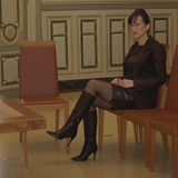 petite pute en botte noire