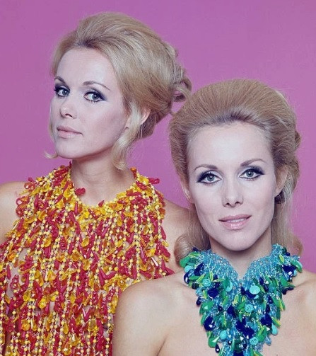 Retrato de Alice y Ellen Kessler, las mellizas alemanas que representaron a Alemania en Eurovisión 1959 y murieron a los 89 a