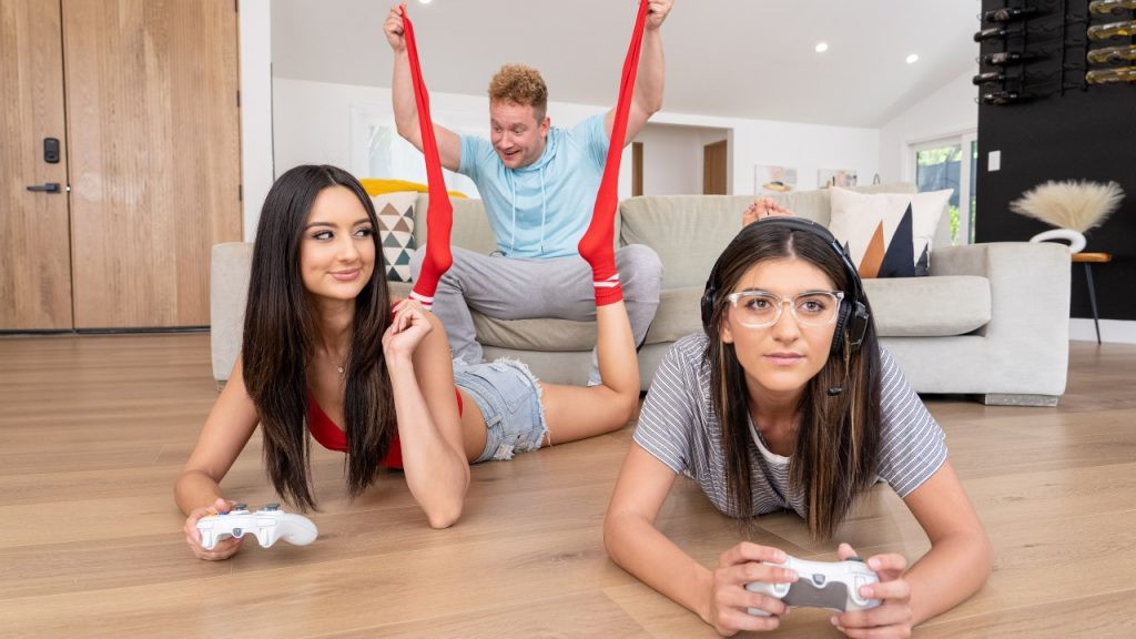 [RealityKings] Eliza Ibarra – Fucking Gamer Roomie’S BF