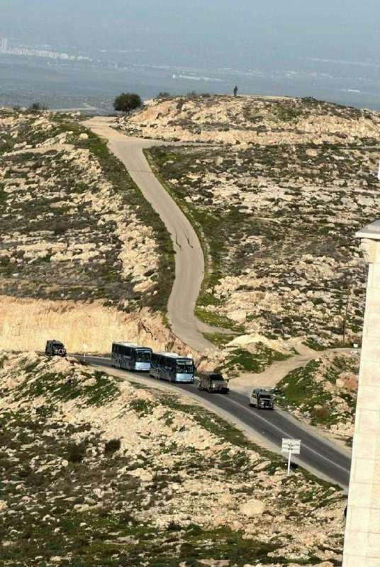 لتأمين اقتحام من المستوطنين منطقة جبل طاروسا.. قوات الاحتلال تشدد إجراءاتها جنوب الخليل وتغلق الممر الرابط بين دير سامت ودورا جنوبي الضفة الغربية صباح...
