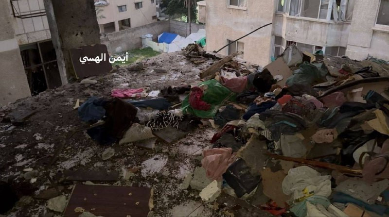 استشهاد عائلة كاملة من الأب والأم والأبناء من عائلة أبو حدايد جراء استهداف طائرات الاحتلال لخيمة تؤوي نازحين في منطقة أصداء بمواصي خانيونس....