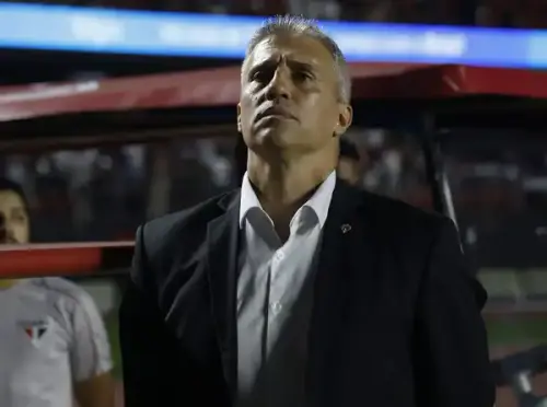 São Paulo enfrenta o Santos buscando reação e alívio na tabela do Paulista