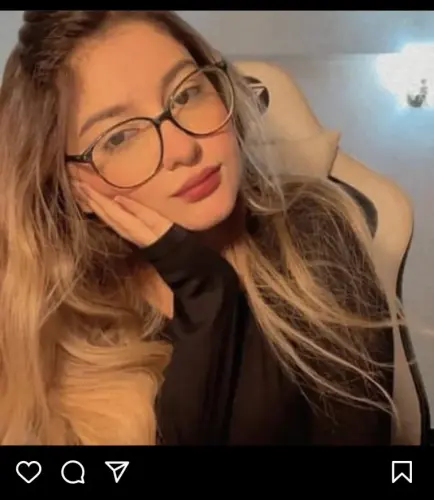 البوم نودز بنوتة كيرفى فاجرة تعرض جسمها يجنن تقلع ملط و تقفش في بزازها وتفرج في جسمها لصحبها 52 768x