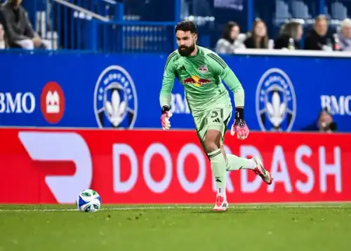 São Paulo confirma a contratação do goleiro Carlos Coronel, destaque da seleção paraguaia