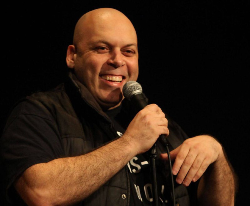 شرطة الاحتلال تقتحم وتعتقل الكوميديان الفلسطيني الأميركي عامر زهر بعد تقديمه عرضًا في مدينة الناصرة داخل الأراضي الفلسطينية المحتلة....