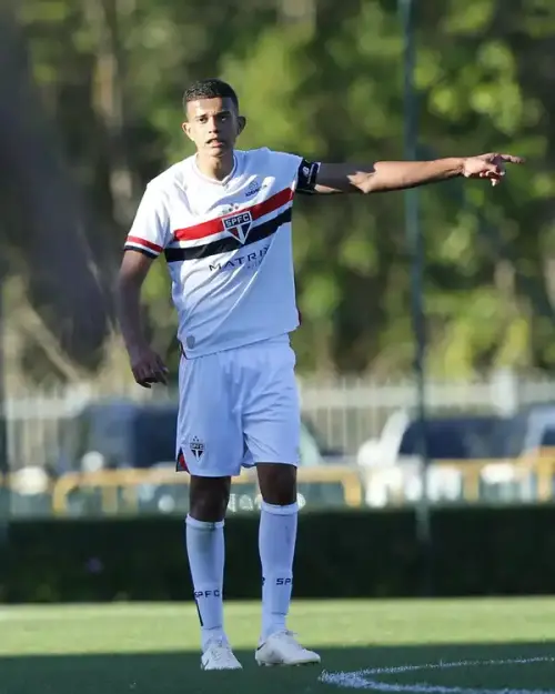 Zagueiro sub-20 do São Paulo, revela: "Allan Barcellos trouxe maturidade essencial para meu jogo