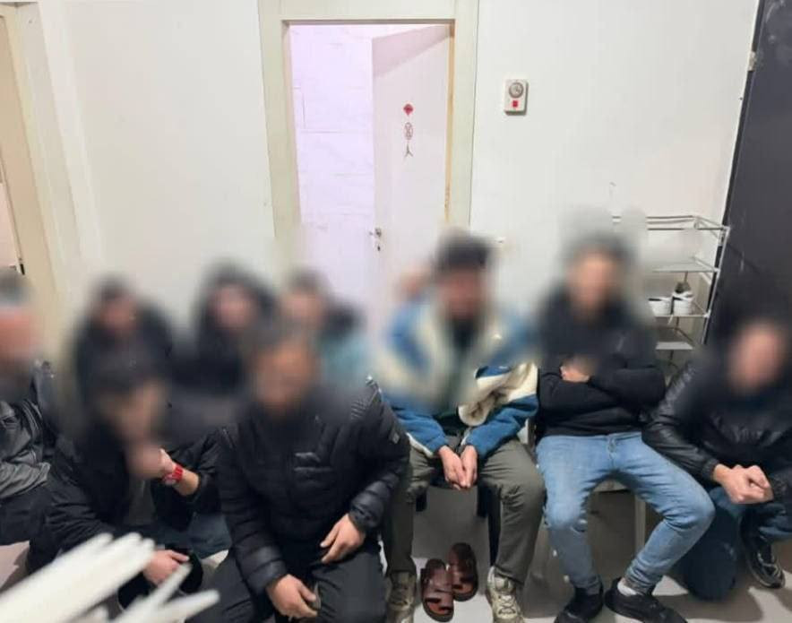 اعتقلت قوات الاحتلال عدداً من العمال من بلدة قباطية جنوب جنين، خلال اقتحامها لبلدة عرابة البطوف في الداخل المحتل، ومن بين المعتقلين شقيق منفذ عملية بي...