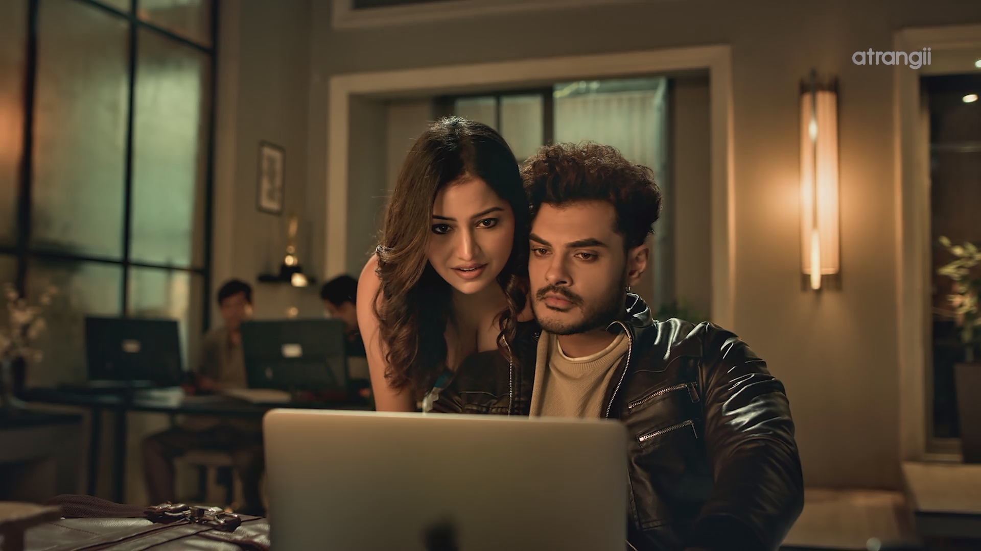 C. E. O (2025) S01E01T03 Atrangii Hindi Web Series 1080p WEB DL 1.4GB(1Filmy4Wap.Cloud).mkv snapshot