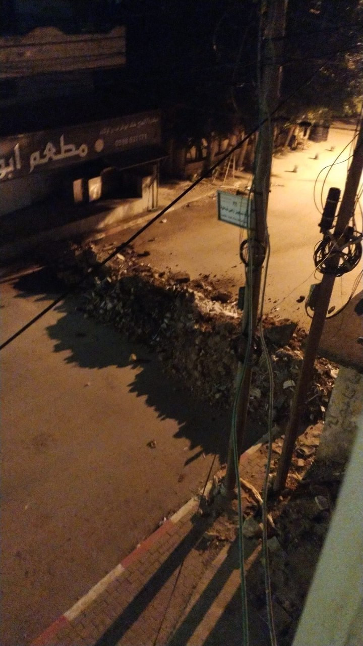 ضمن العدوان الواسع المستمر.. جرافات الاحتلال تواصل إغلاق شوارع في بلدة قباطية، جنوب جنين....