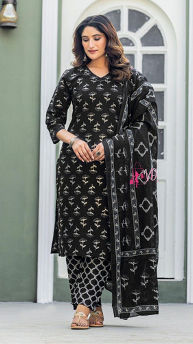 Ensemble élégant de pantalon kurti en mélange de coton noir Dupatta Tenue ethnique indienne entièrem.jpg