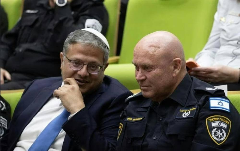 أُقيم مساء أمس أسفل محيط المسجد الأقصى (النفق الغربي) حفل تنصيب قائد شرطة الاحتلال في القدس أفشالوم بيليد بحضور وزير شرطة الاحتلال المتطرف إيتمار بن غ...