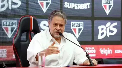 Organizadas do São Paulo desafiam Julio Casares e exigem renúncia em clima de tensão