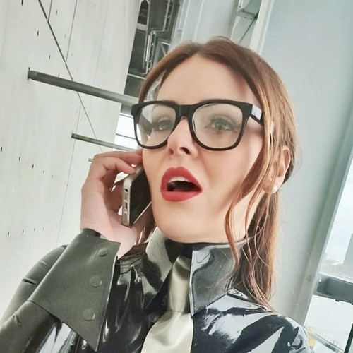 #Latexbürofrau annarosenmüller #A&Ksteuerberatung #latexfetischSteuerberaterinanmarosenmüller A&k.jpg