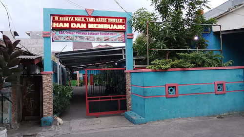 5. Gerbang SMP Taman Pusaka 2.jpg